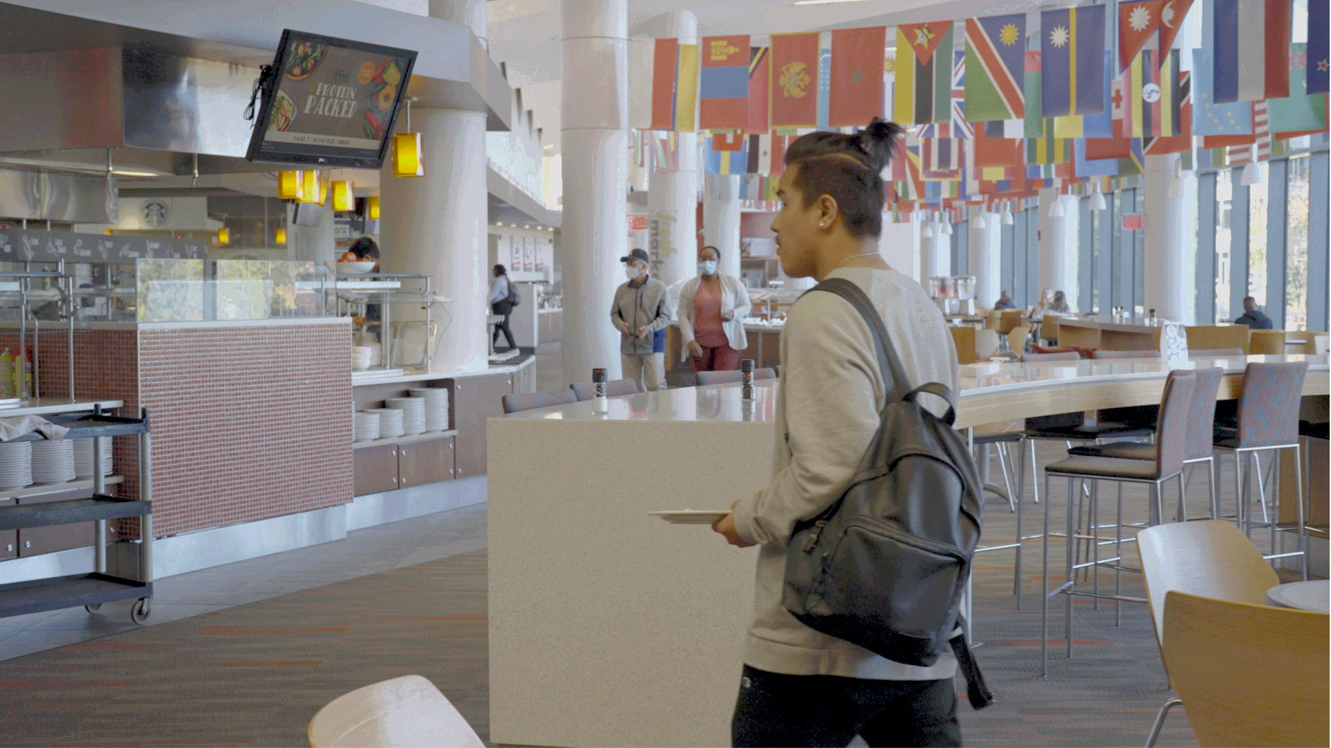 a student returning their tray at the Worcester state dining hall